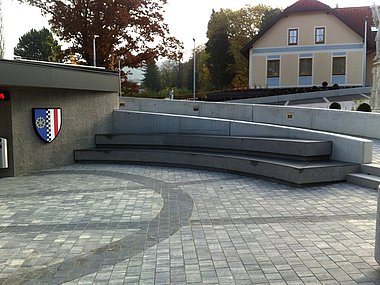 Neugestaltung des Dorfplatz Kirnberg Beton